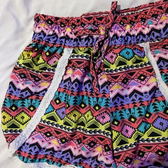 ✨2/$12 Girls Funky Shorts - Picture 3 of 4
